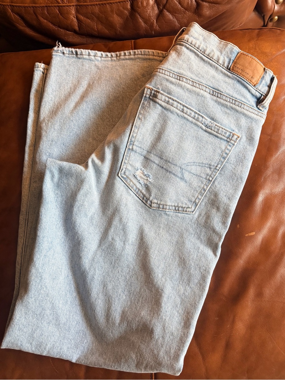 American Eagle Outfitters Light Blue Distressed High-Rise Jeans - Picture 2 of 5